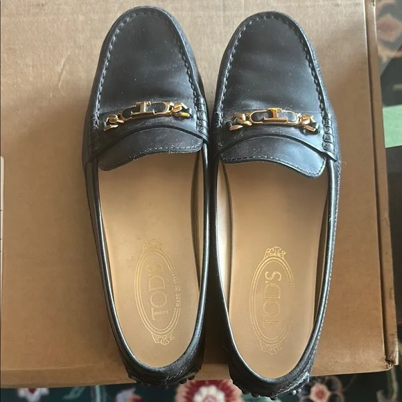 Tod's Black Leather Flats with Gold Chain - Picture 1 of 3